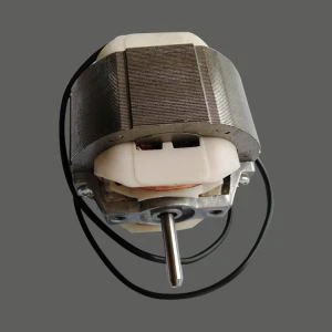 Väljalaskeventilaatori varjutatud poolusmootor